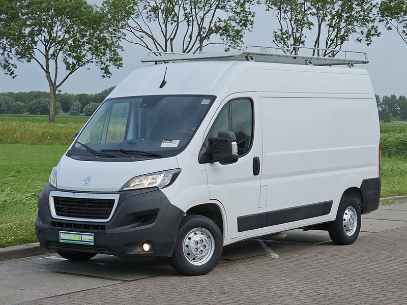 Peugeot Boxer 2.2 L2H2 Imperiaal Navi - Furgon: slika Peugeot Boxer 2.2 L2H2 Imperiaal Navi - Furgon Peugeot Boxer 2.2 L2H2 Imperiaal Navi - Furgon: slika Peugeot Boxer 2.2 L2H2 Imperiaal Navi - Furgon