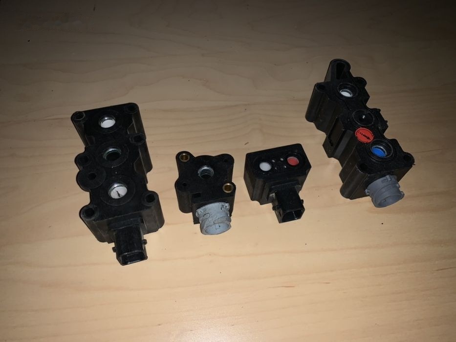 WABCO Cewka zawór osuszacza Volvo ECAS różne rodzaje Hurt części 4422032631 - Kočioni ventil za Kamion: slika WABCO Cewka zawór osuszacza Volvo ECAS różne rodzaje Hurt części 4422032631 - Kočioni ventil za Kamion WABCO Cewka zawór osuszacza Volvo ECAS różne rodzaje Hurt części 4422032631 - Kočioni ventil za Kamion: slika WABCO Cewka zawór osuszacza Volvo ECAS różne rodzaje Hurt części 4422032631 - Kočioni ventil za Kamion