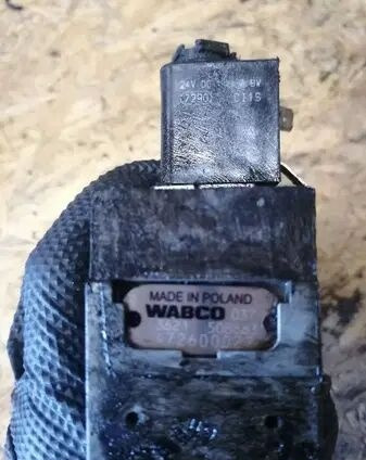 ZAWÓR OTWIERANIA DRZWI 3 CEWKI WABCO DO AUTOBUSÓW MERCEDES MAN D 472600022 - Kočioni ventil za Kamion: slika ZAWÓR OTWIERANIA DRZWI 3 CEWKI WABCO DO AUTOBUSÓW MERCEDES MAN D 472600022 - Kočioni ventil za Kamion ZAWÓR OTWIERANIA DRZWI 3 CEWKI WABCO DO AUTOBUSÓW MERCEDES MAN D 472600022 - Kočioni ventil za Kamion: slika ZAWÓR OTWIERANIA DRZWI 3 CEWKI WABCO DO AUTOBUSÓW MERCEDES MAN D 472600022 - Kočioni ventil za Kamion