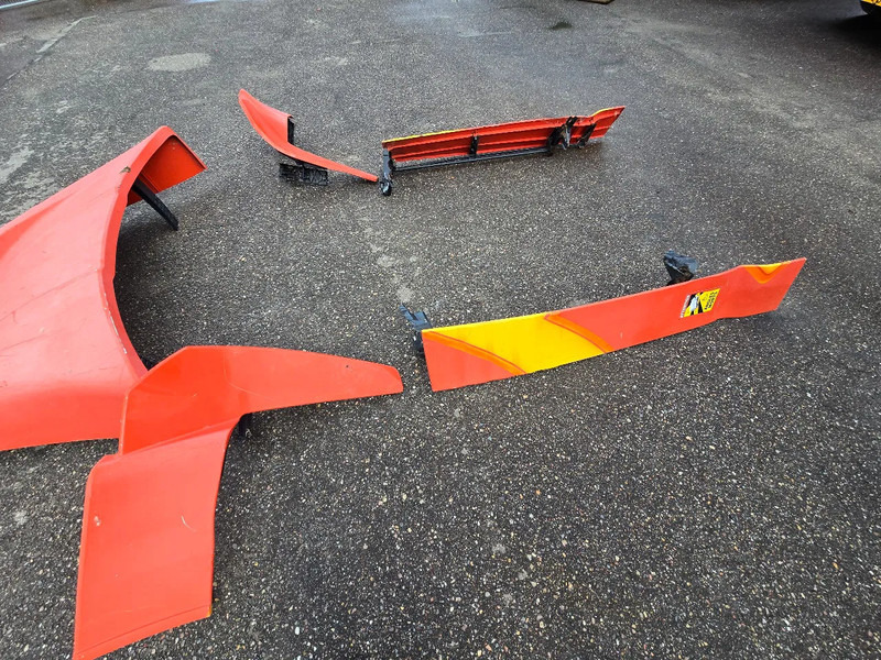 MAN TGX Spoiler - Aerodinamika/ Spojler za Kamion: slika MAN TGX Spoiler - Aerodinamika/ Spojler za Kamion MAN TGX Spoiler - Aerodinamika/ Spojler za Kamion: slika MAN TGX Spoiler - Aerodinamika/ Spojler za Kamion