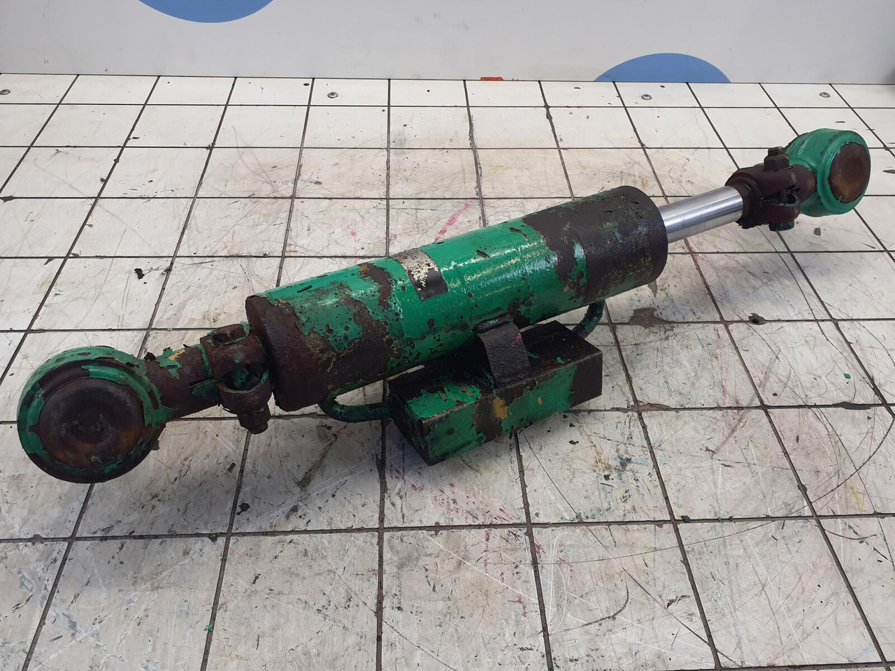 FAUN ATF 60-3 axle 3 steering lock cylinder left side - Hidraulični cilindar za Autodizalica: slika FAUN ATF 60-3 axle 3 steering lock cylinder left side - Hidraulični cilindar za Autodizalica FAUN ATF 60-3 axle 3 steering lock cylinder left side - Hidraulični cilindar za Autodizalica: slika FAUN ATF 60-3 axle 3 steering lock cylinder left side - Hidraulični cilindar za Autodizalica