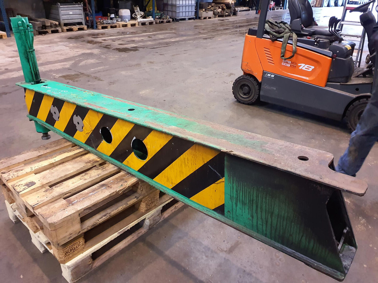 FAUN ATF 60-3 front outrigger beam with support cylinder - Ovjes za Autodizalica: slika FAUN ATF 60-3 front outrigger beam with support cylinder - Ovjes za Autodizalica FAUN ATF 60-3 front outrigger beam with support cylinder - Ovjes za Autodizalica: slika FAUN ATF 60-3 front outrigger beam with support cylinder - Ovjes za Autodizalica