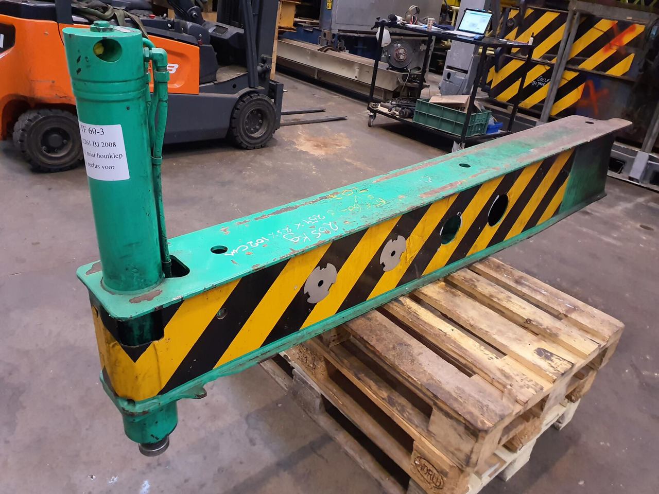 FAUN ATF 60-3 front outrigger beam with support cylinder - Ovjes za Autodizalica: slika FAUN ATF 60-3 front outrigger beam with support cylinder - Ovjes za Autodizalica FAUN ATF 60-3 front outrigger beam with support cylinder - Ovjes za Autodizalica: slika FAUN ATF 60-3 front outrigger beam with support cylinder - Ovjes za Autodizalica