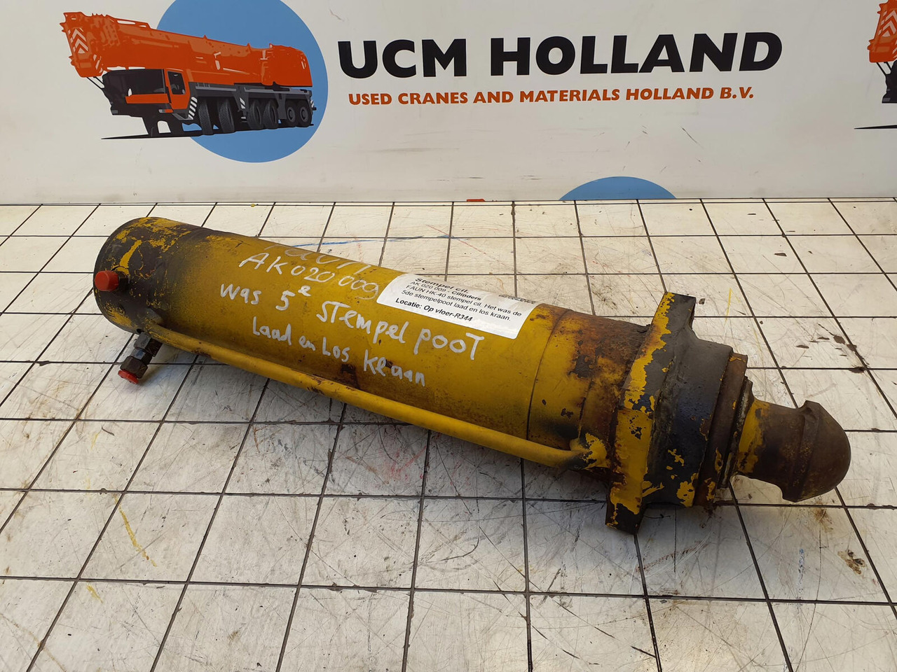 FAUN HK 40 outrigger cylinder - Hidraulični cilindar za Dizalica: slika FAUN HK 40 outrigger cylinder - Hidraulični cilindar za Dizalica FAUN HK 40 outrigger cylinder - Hidraulični cilindar za Dizalica: slika FAUN HK 40 outrigger cylinder - Hidraulični cilindar za Dizalica