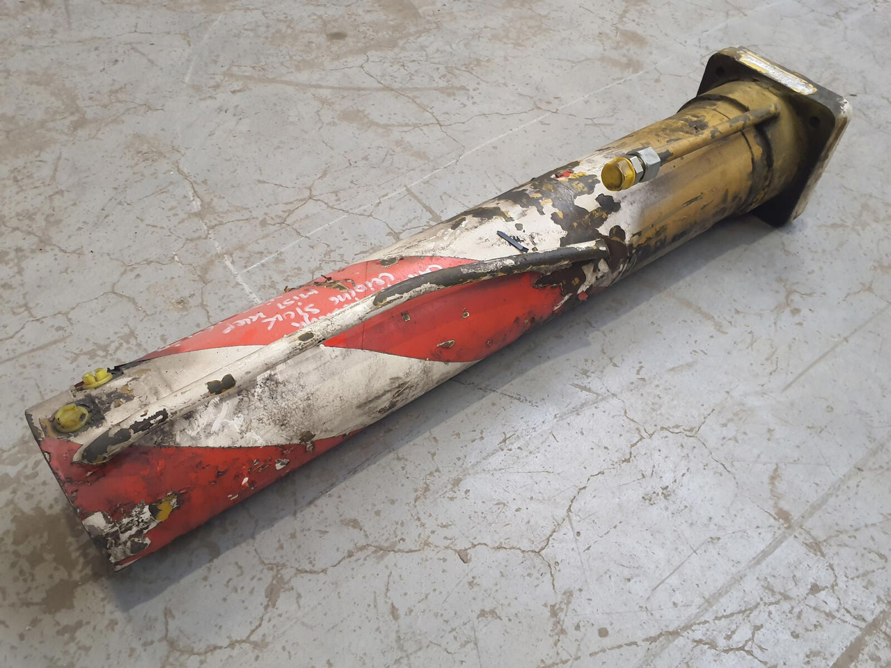 FAUN RTF 30 outrigger cylinder - Hidraulični cilindar za Dizalica: slika FAUN RTF 30 outrigger cylinder - Hidraulični cilindar za Dizalica FAUN RTF 30 outrigger cylinder - Hidraulični cilindar za Dizalica: slika FAUN RTF 30 outrigger cylinder - Hidraulični cilindar za Dizalica