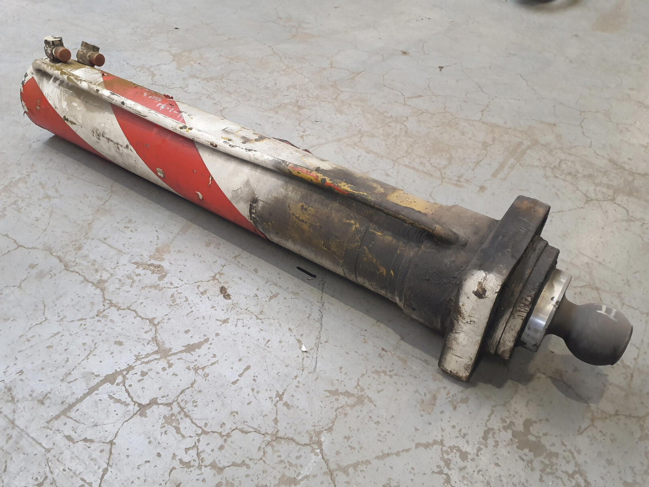 FAUN RTF 30 outrigger cylinder - Hidraulični cilindar za Autodizalica: slika FAUN RTF 30 outrigger cylinder - Hidraulični cilindar za Autodizalica FAUN RTF 30 outrigger cylinder - Hidraulični cilindar za Autodizalica: slika FAUN RTF 30 outrigger cylinder - Hidraulični cilindar za Autodizalica