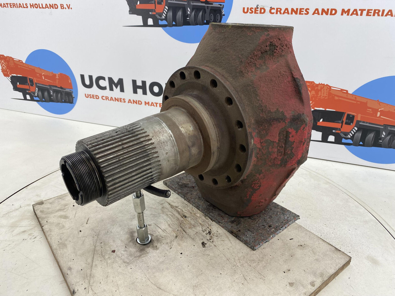 Gottwald AMK 70 Steering knuckle 16 holes axle 2 - Rukavac kotača za Autodizalica: slika Gottwald AMK 70 Steering knuckle 16 holes axle 2 - Rukavac kotača za Autodizalica Gottwald AMK 70 Steering knuckle 16 holes axle 2 - Rukavac kotača za Autodizalica: slika Gottwald AMK 70 Steering knuckle 16 holes axle 2 - Rukavac kotača za Autodizalica