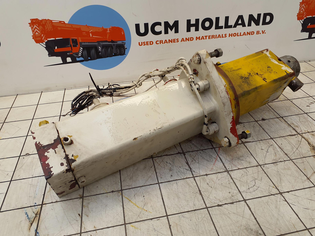 Grove GMK 3050 counterweight cylinder - Hidraulični cilindar za Autodizalica: slika Grove GMK 3050 counterweight cylinder - Hidraulični cilindar za Autodizalica Grove GMK 3050 counterweight cylinder - Hidraulični cilindar za Autodizalica: slika Grove GMK 3050 counterweight cylinder - Hidraulični cilindar za Autodizalica