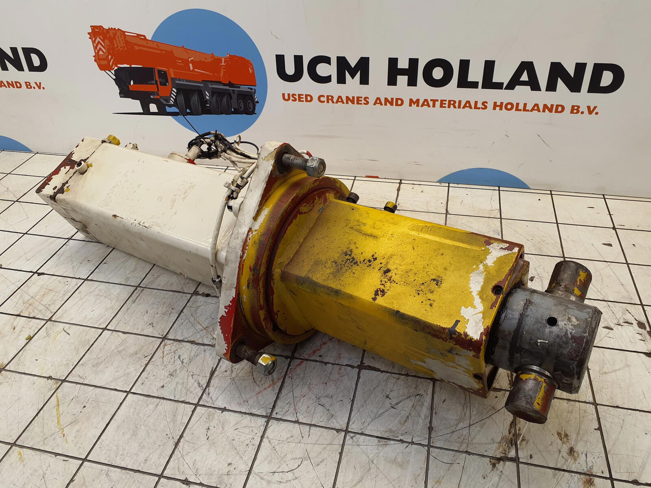 Grove GMK 3050 counterweight cylinder - Hidraulični cilindar za Autodizalica: slika Grove GMK 3050 counterweight cylinder - Hidraulični cilindar za Autodizalica Grove GMK 3050 counterweight cylinder - Hidraulični cilindar za Autodizalica: slika Grove GMK 3050 counterweight cylinder - Hidraulični cilindar za Autodizalica