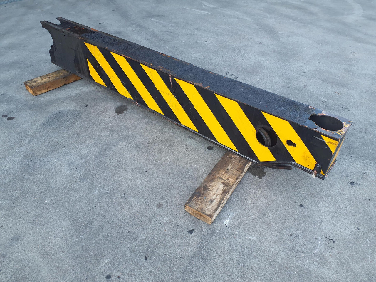 Grove GMK 3050 outrigger beam front - Ovjes za Autodizalica: slika Grove GMK 3050 outrigger beam front - Ovjes za Autodizalica Grove GMK 3050 outrigger beam front - Ovjes za Autodizalica: slika Grove GMK 3050 outrigger beam front - Ovjes za Autodizalica