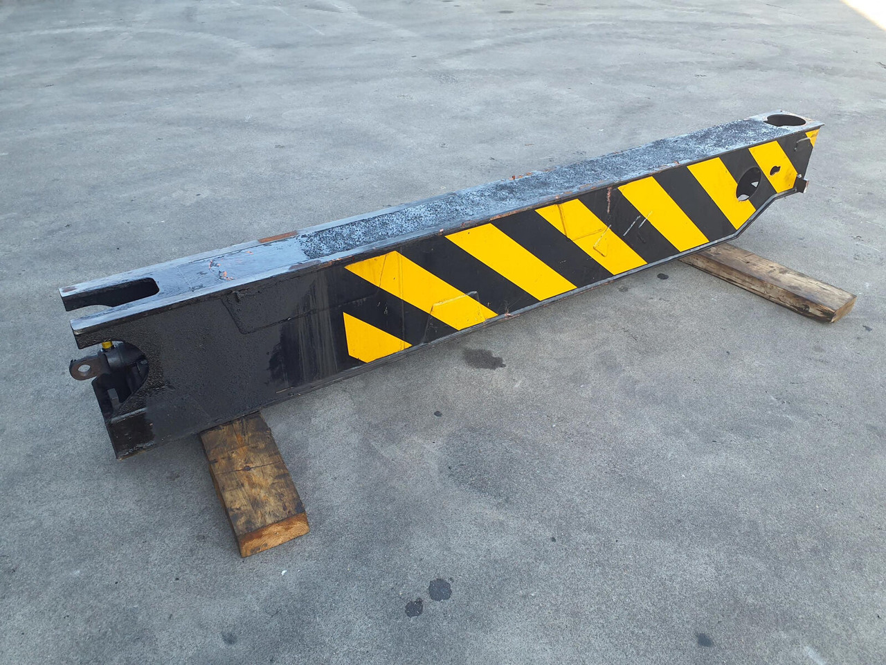 Grove GMK 3050 outrigger beam front - Ovjes za Autodizalica: slika Grove GMK 3050 outrigger beam front - Ovjes za Autodizalica Grove GMK 3050 outrigger beam front - Ovjes za Autodizalica: slika Grove GMK 3050 outrigger beam front - Ovjes za Autodizalica