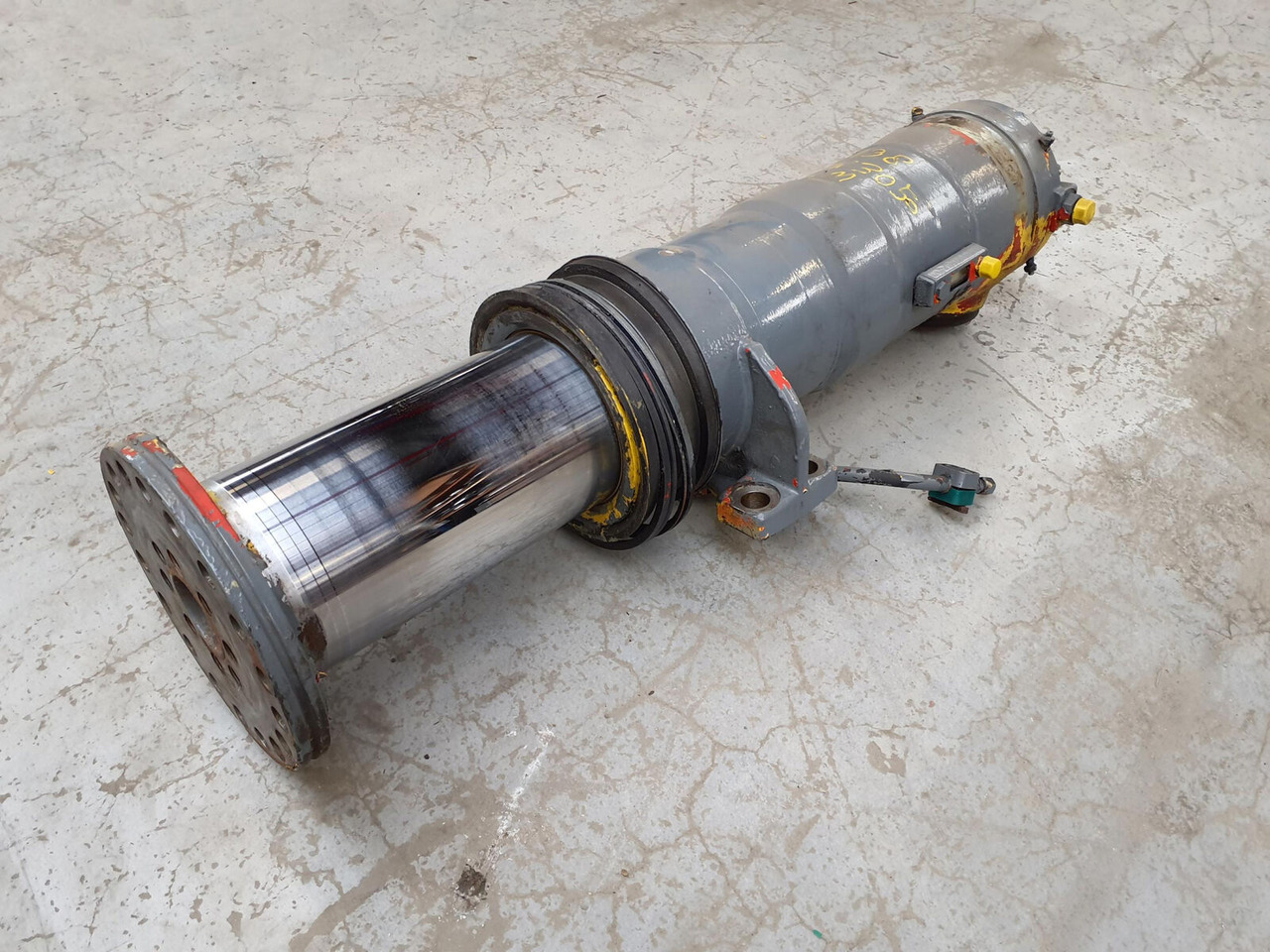 Grove GMK 3050 suspension cylinder - Hidraulični cilindar za Dizalica: slika Grove GMK 3050 suspension cylinder - Hidraulični cilindar za Dizalica Grove GMK 3050 suspension cylinder - Hidraulični cilindar za Dizalica: slika Grove GMK 3050 suspension cylinder - Hidraulični cilindar za Dizalica