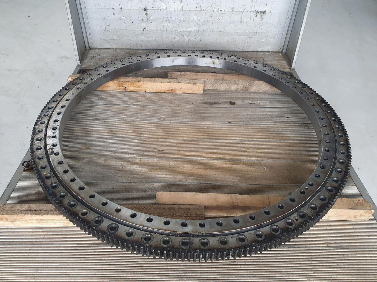 Grove GMK 4100L slewing gear - Okretni prsten za Autodizalica: slika Grove GMK 4100L slewing gear - Okretni prsten za Autodizalica Grove GMK 4100L slewing gear - Okretni prsten za Autodizalica: slika Grove GMK 4100L slewing gear - Okretni prsten za Autodizalica