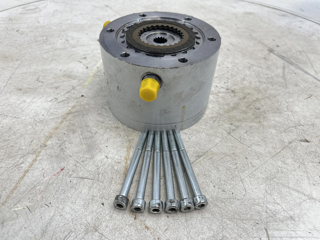 Grove GMK 5150 multiple-disk brake slewing gear - Motor okretanja za Autodizalica: slika Grove GMK 5150 multiple-disk brake slewing gear - Motor okretanja za Autodizalica Grove GMK 5150 multiple-disk brake slewing gear - Motor okretanja za Autodizalica: slika Grove GMK 5150 multiple-disk brake slewing gear - Motor okretanja za Autodizalica