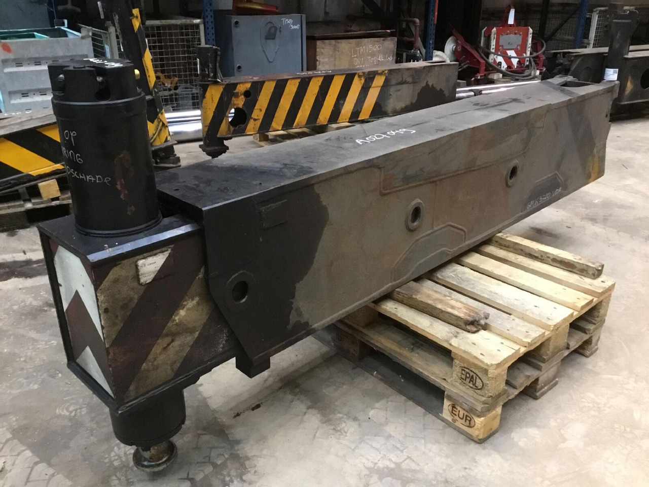 Grove GMK 5200 outrigger beam front - Ovjes za Autodizalica: slika Grove GMK 5200 outrigger beam front - Ovjes za Autodizalica Grove GMK 5200 outrigger beam front - Ovjes za Autodizalica: slika Grove GMK 5200 outrigger beam front - Ovjes za Autodizalica