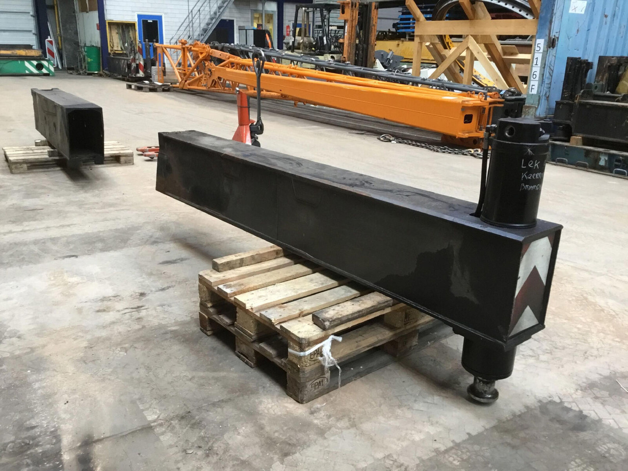 Grove GMK 5200 outrigger beam front - Ovjes za Autodizalica: slika Grove GMK 5200 outrigger beam front - Ovjes za Autodizalica Grove GMK 5200 outrigger beam front - Ovjes za Autodizalica: slika Grove GMK 5200 outrigger beam front - Ovjes za Autodizalica