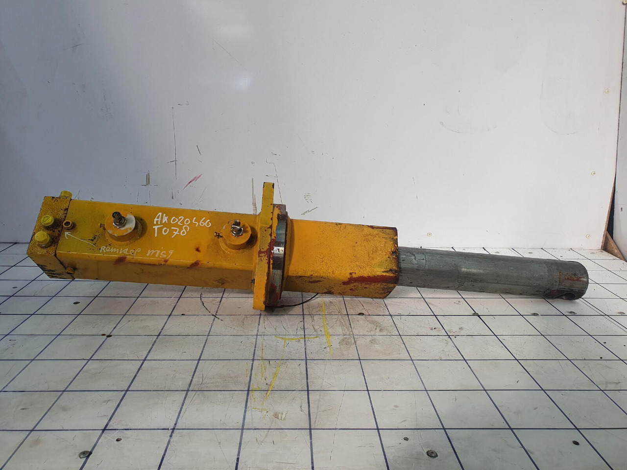 Grove Grove GMK 3050 counterweight cylinder - Hidraulični cilindar za Autodizalica: slika Grove Grove GMK 3050 counterweight cylinder - Hidraulični cilindar za Autodizalica Grove Grove GMK 3050 counterweight cylinder - Hidraulični cilindar za Autodizalica: slika Grove Grove GMK 3050 counterweight cylinder - Hidraulični cilindar za Autodizalica