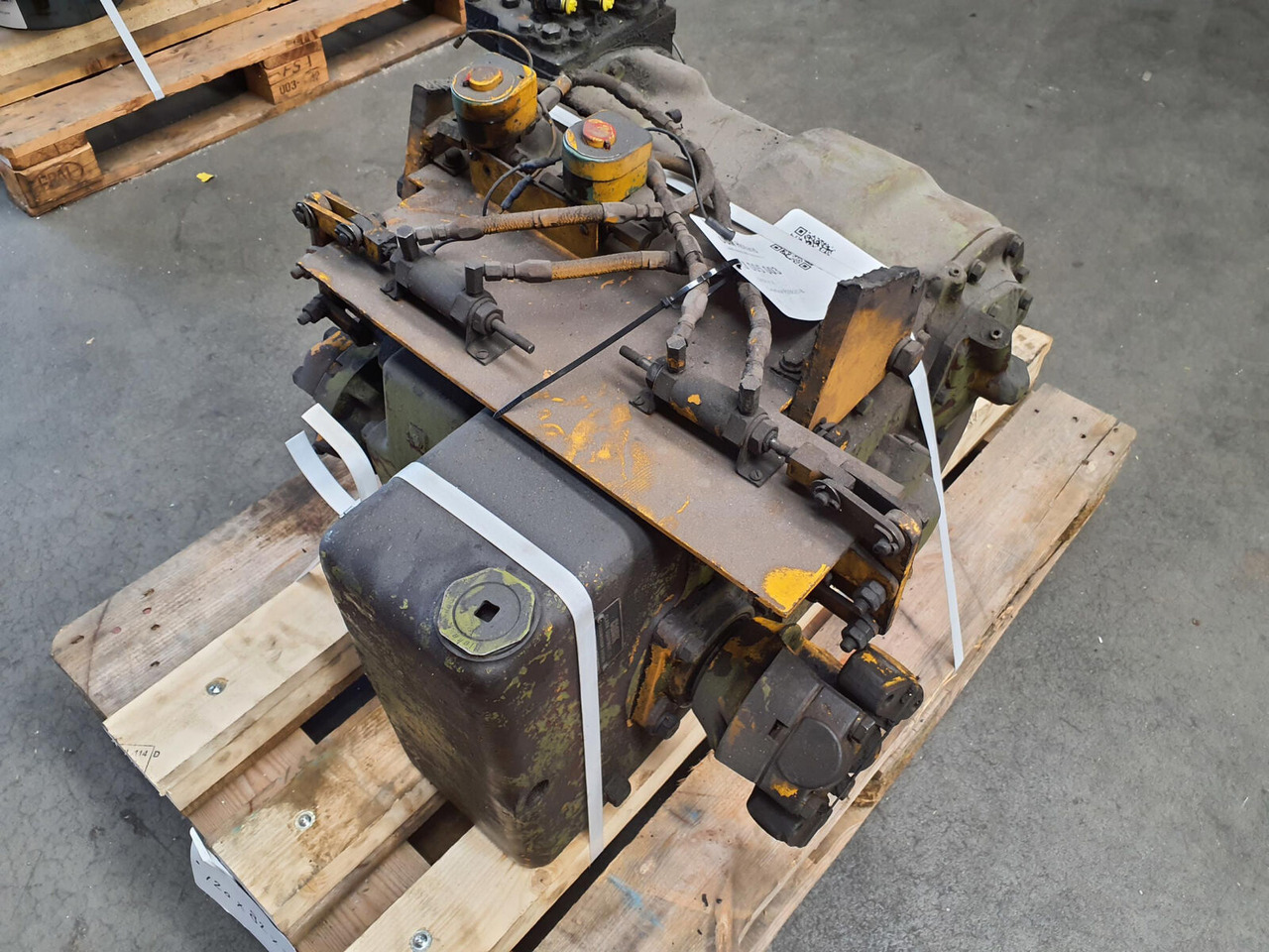 Grove RT 65S Gearbox Clark R28621-8 - Mjenjač za Autodizalica: slika Grove RT 65S Gearbox Clark R28621-8 - Mjenjač za Autodizalica Grove RT 65S Gearbox Clark R28621-8 - Mjenjač za Autodizalica: slika Grove RT 65S Gearbox Clark R28621-8 - Mjenjač za Autodizalica