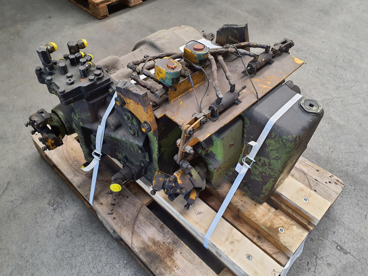 Grove RT 65S Gearbox Clark R28621-8 - Mjenjač za Autodizalica: slika Grove RT 65S Gearbox Clark R28621-8 - Mjenjač za Autodizalica Grove RT 65S Gearbox Clark R28621-8 - Mjenjač za Autodizalica: slika Grove RT 65S Gearbox Clark R28621-8 - Mjenjač za Autodizalica
