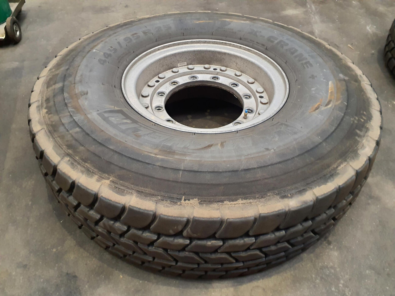 Grove Wheel 445/95R25 12 13.4 2p alu - Kompletan kotač za Dizalica: slika Grove Wheel 445/95R25 12 13.4 2p alu - Kompletan kotač za Dizalica Grove Wheel 445/95R25 12 13.4 2p alu - Kompletan kotač za Dizalica: slika Grove Wheel 445/95R25 12 13.4 2p alu - Kompletan kotač za Dizalica