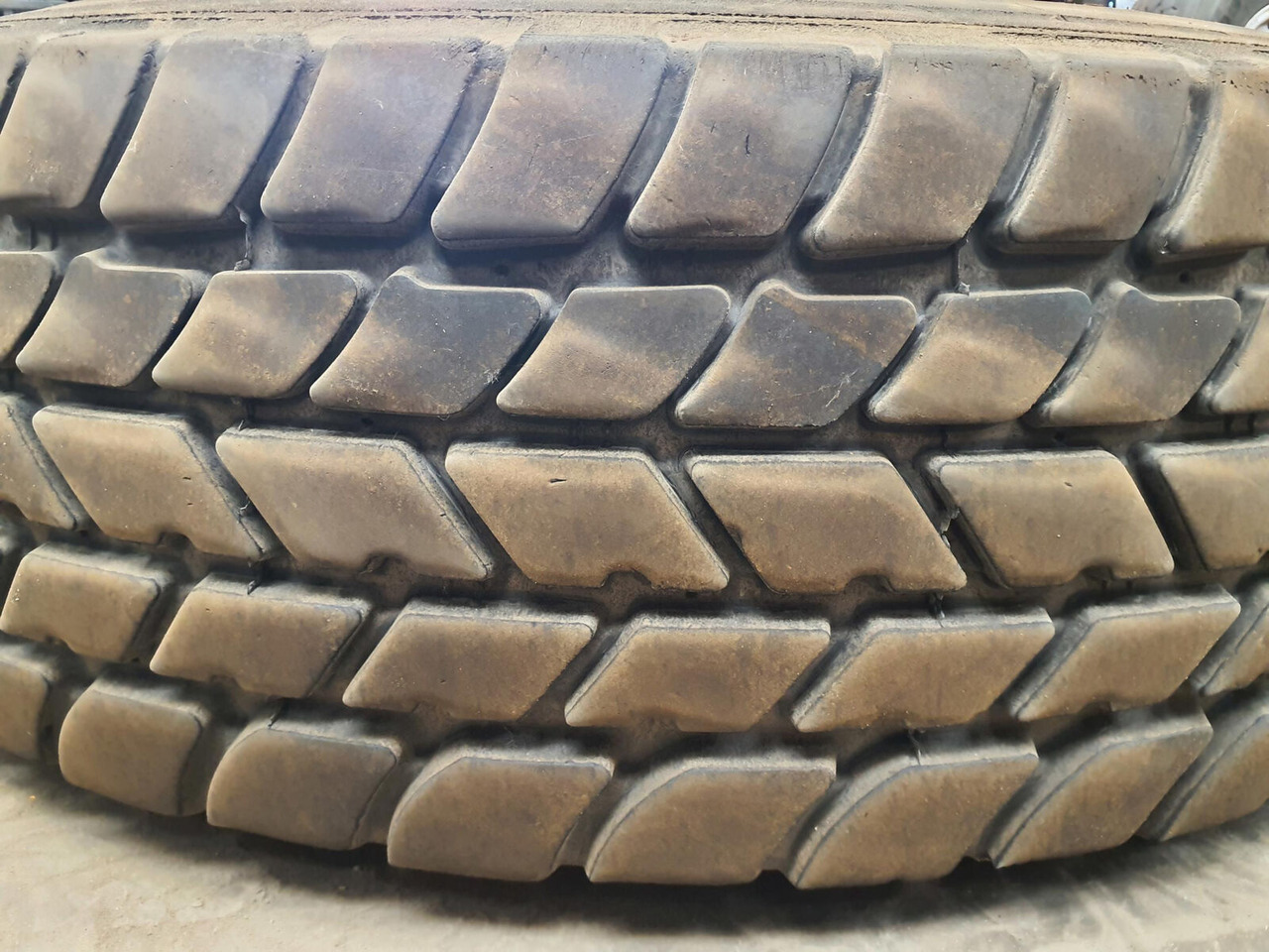 Grove Wheel 445/95R25 12 13.4 2p alu - Kompletan kotač za Dizalica: slika Grove Wheel 445/95R25 12 13.4 2p alu - Kompletan kotač za Dizalica Grove Wheel 445/95R25 12 13.4 2p alu - Kompletan kotač za Dizalica: slika Grove Wheel 445/95R25 12 13.4 2p alu - Kompletan kotač za Dizalica