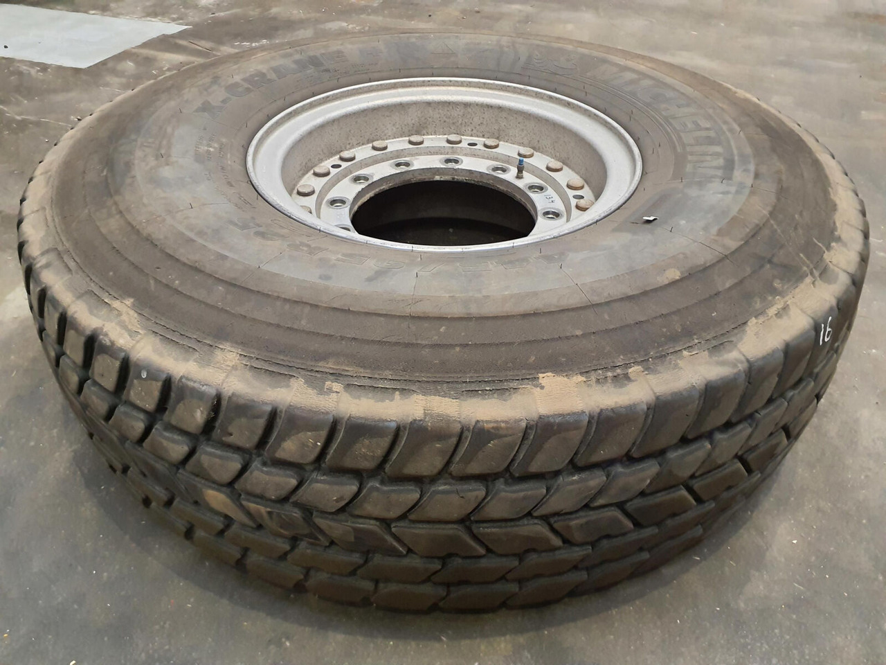 Grove Wheel 445/95R25 12 13.4 2p alu - Kompletan kotač za Dizalica: slika Grove Wheel 445/95R25 12 13.4 2p alu - Kompletan kotač za Dizalica Grove Wheel 445/95R25 12 13.4 2p alu - Kompletan kotač za Dizalica: slika Grove Wheel 445/95R25 12 13.4 2p alu - Kompletan kotač za Dizalica