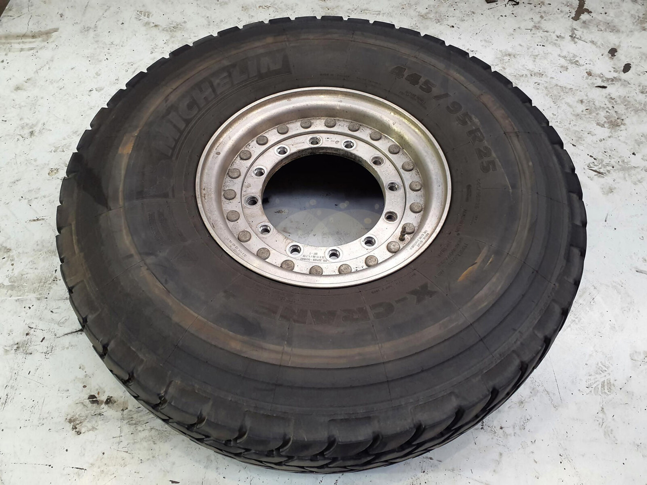 Grove Wheel 445/95R25 12 9 2p alu - Kompletan kotač za Dizalica: slika Grove Wheel 445/95R25 12 9 2p alu - Kompletan kotač za Dizalica Grove Wheel 445/95R25 12 9 2p alu - Kompletan kotač za Dizalica: slika Grove Wheel 445/95R25 12 9 2p alu - Kompletan kotač za Dizalica