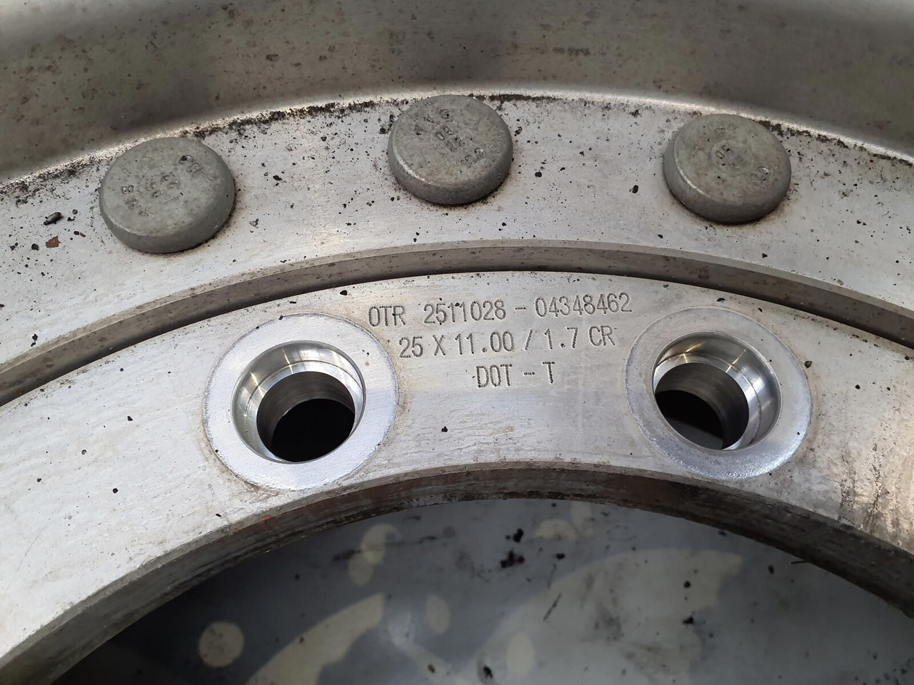 Grove Wheel 445/95R25 12 9 2p alu - Kompletan kotač za Dizalica: slika Grove Wheel 445/95R25 12 9 2p alu - Kompletan kotač za Dizalica Grove Wheel 445/95R25 12 9 2p alu - Kompletan kotač za Dizalica: slika Grove Wheel 445/95R25 12 9 2p alu - Kompletan kotač za Dizalica