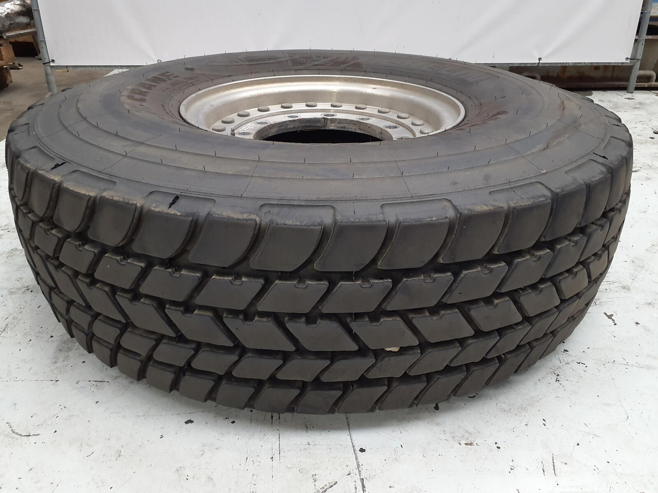 Grove Wheel 445/95R25 12 9 2p alu - Kompletan kotač za Dizalica: slika Grove Wheel 445/95R25 12 9 2p alu - Kompletan kotač za Dizalica Grove Wheel 445/95R25 12 9 2p alu - Kompletan kotač za Dizalica: slika Grove Wheel 445/95R25 12 9 2p alu - Kompletan kotač za Dizalica
