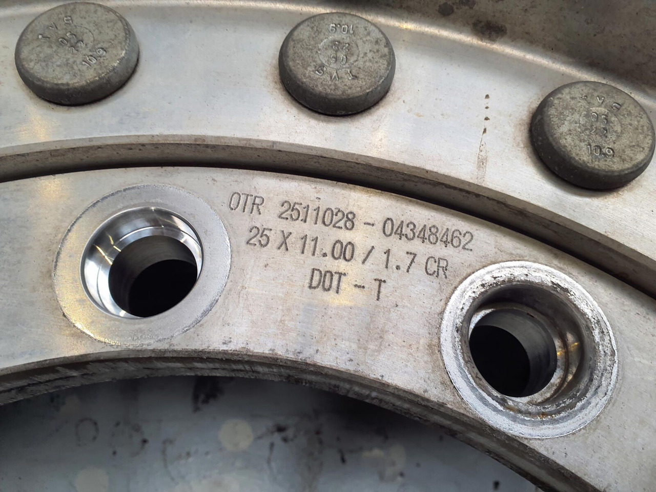 Kompletan kotač za Dizalica Grove Wheel 445/95R25 12 9 2p alu: slika Kompletan kotač za Dizalica Grove Wheel 445/95R25 12 9 2p alu
