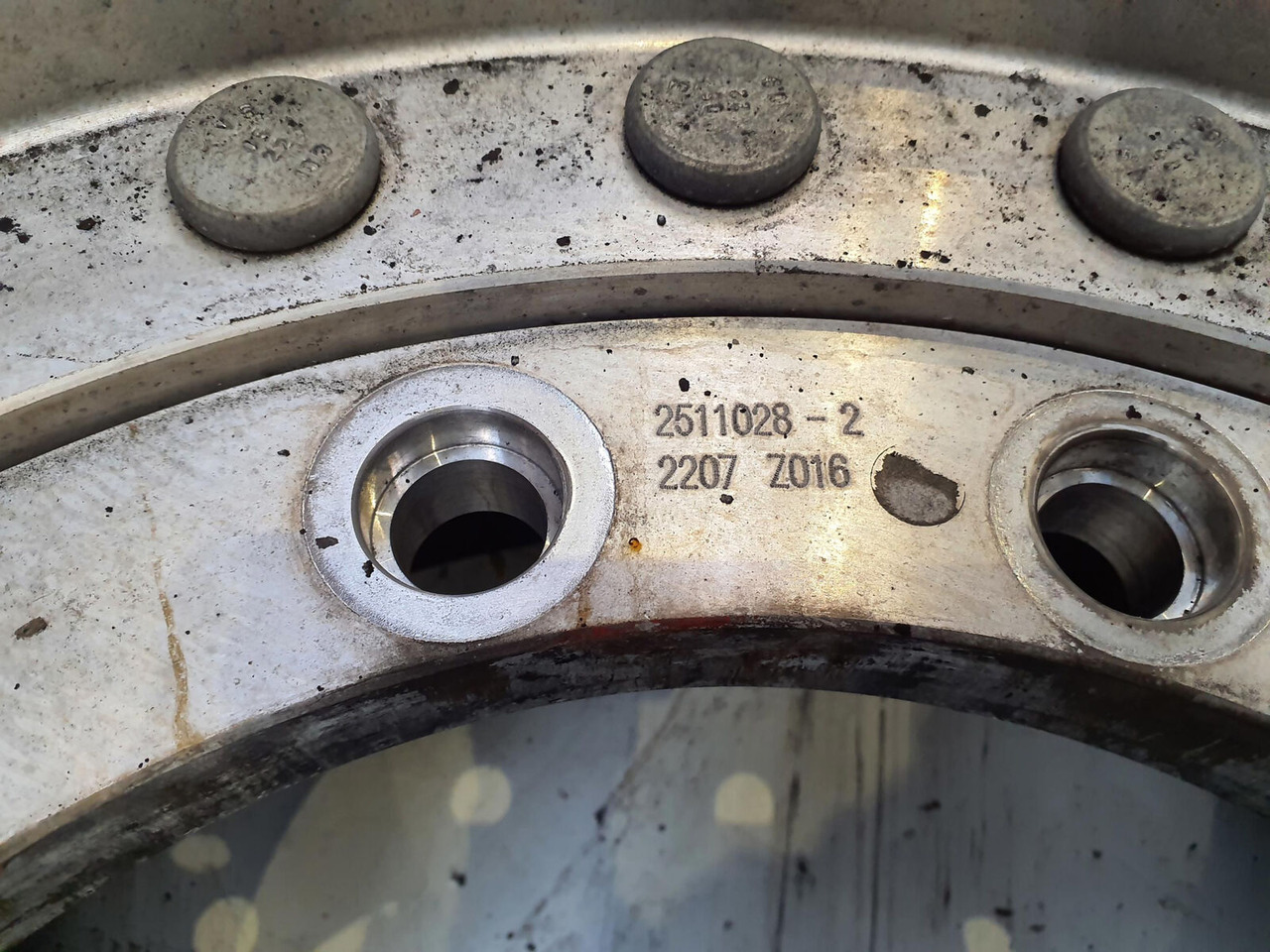 Grove Wheel 445/95R25 12 9 2p alu - Kompletan kotač za Dizalica: slika Grove Wheel 445/95R25 12 9 2p alu - Kompletan kotač za Dizalica Grove Wheel 445/95R25 12 9 2p alu - Kompletan kotač za Dizalica: slika Grove Wheel 445/95R25 12 9 2p alu - Kompletan kotač za Dizalica