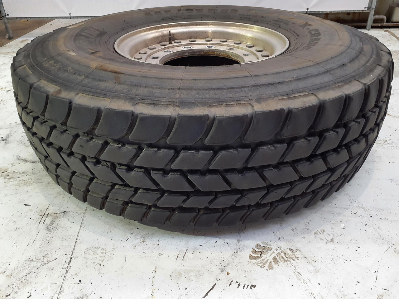 Grove Wheel 445/95R25 12 9 2p alu - Kompletan kotač za Dizalica: slika Grove Wheel 445/95R25 12 9 2p alu - Kompletan kotač za Dizalica Grove Wheel 445/95R25 12 9 2p alu - Kompletan kotač za Dizalica: slika Grove Wheel 445/95R25 12 9 2p alu - Kompletan kotač za Dizalica
