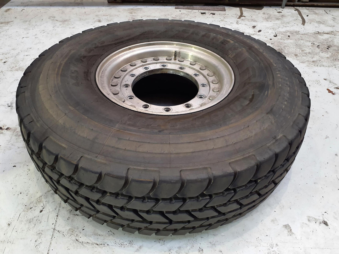 Grove Wheel 445/95R25 12 9 2p alu - Kompletan kotač za Dizalica: slika Grove Wheel 445/95R25 12 9 2p alu - Kompletan kotač za Dizalica Grove Wheel 445/95R25 12 9 2p alu - Kompletan kotač za Dizalica: slika Grove Wheel 445/95R25 12 9 2p alu - Kompletan kotač za Dizalica