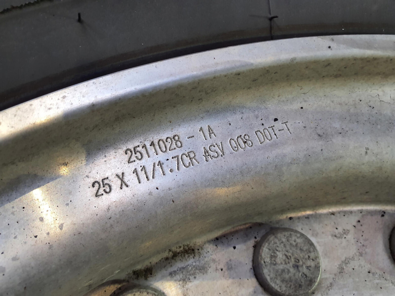 Grove Wheel 445/95R25 12 9 2p alu - Kompletan kotač za Dizalica: slika Grove Wheel 445/95R25 12 9 2p alu - Kompletan kotač za Dizalica Grove Wheel 445/95R25 12 9 2p alu - Kompletan kotač za Dizalica: slika Grove Wheel 445/95R25 12 9 2p alu - Kompletan kotač za Dizalica