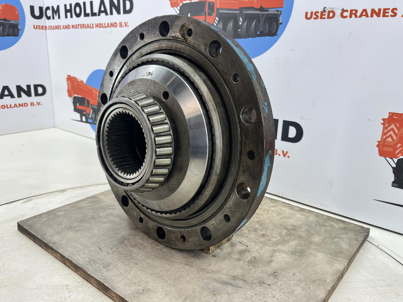 Kessler+Co Kessler Planetary gear 17-24-67-32-3pl-H83-42 - Reduktor pogona za Autodizalica: slika Kessler+Co Kessler Planetary gear 17-24-67-32-3pl-H83-42 - Reduktor pogona za Autodizalica Kessler+Co Kessler Planetary gear 17-24-67-32-3pl-H83-42 - Reduktor pogona za Autodizalica: slika Kessler+Co Kessler Planetary gear 17-24-67-32-3pl-H83-42 - Reduktor pogona za Autodizalica