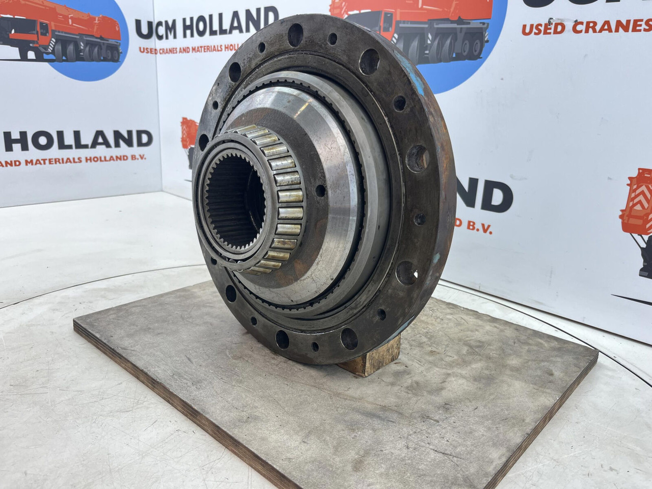 Kessler+Co Kessler Planetary gear 17-24-67-32-3pl-H83-42 - Reduktor pogona za Autodizalica: slika Kessler+Co Kessler Planetary gear 17-24-67-32-3pl-H83-42 - Reduktor pogona za Autodizalica Kessler+Co Kessler Planetary gear 17-24-67-32-3pl-H83-42 - Reduktor pogona za Autodizalica: slika Kessler+Co Kessler Planetary gear 17-24-67-32-3pl-H83-42 - Reduktor pogona za Autodizalica