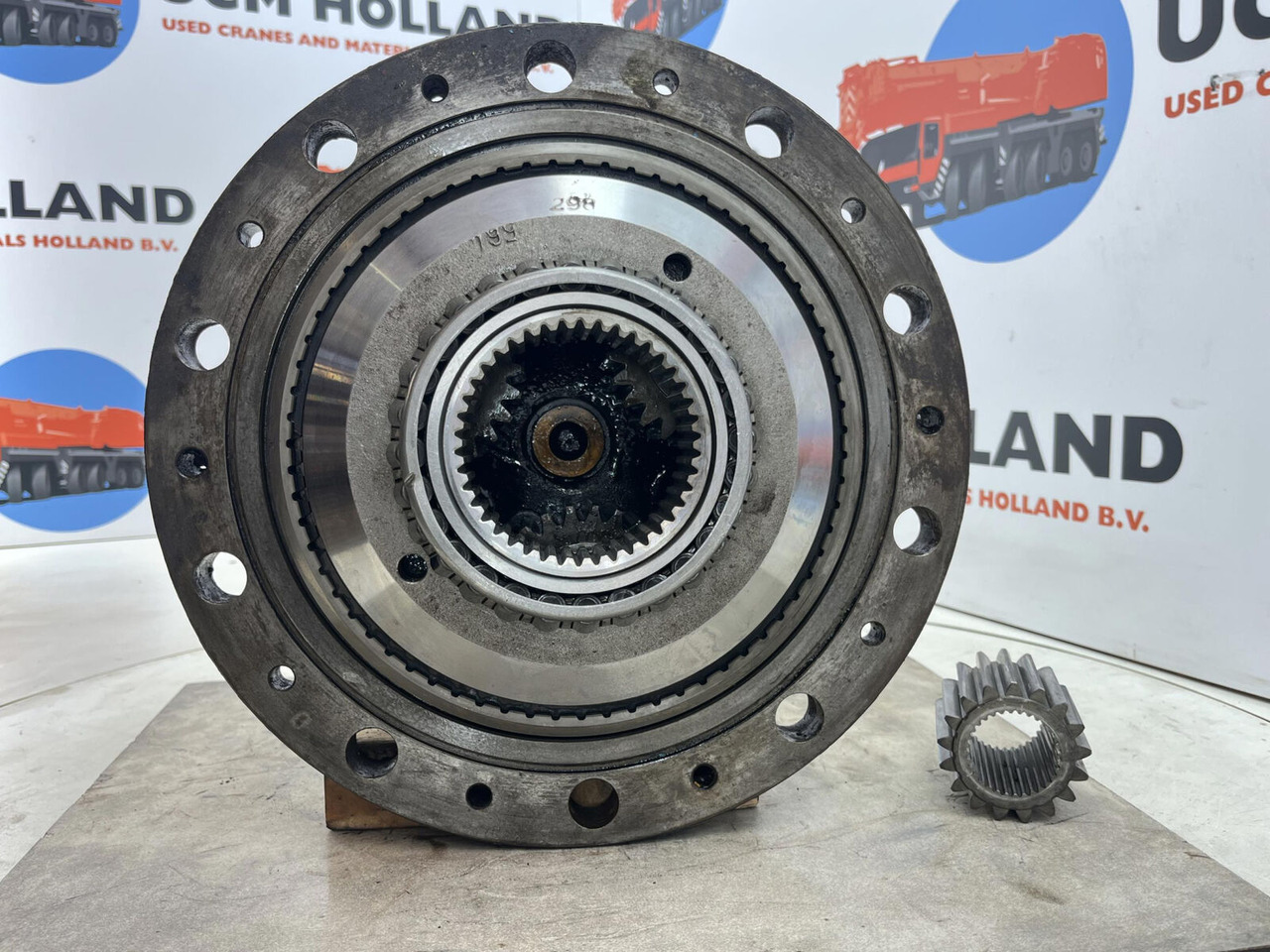 Kessler+Co Kessler Planetary gear 17-24-67-32-3pl-H83-42 - Reduktor pogona za Autodizalica: slika Kessler+Co Kessler Planetary gear 17-24-67-32-3pl-H83-42 - Reduktor pogona za Autodizalica Kessler+Co Kessler Planetary gear 17-24-67-32-3pl-H83-42 - Reduktor pogona za Autodizalica: slika Kessler+Co Kessler Planetary gear 17-24-67-32-3pl-H83-42 - Reduktor pogona za Autodizalica