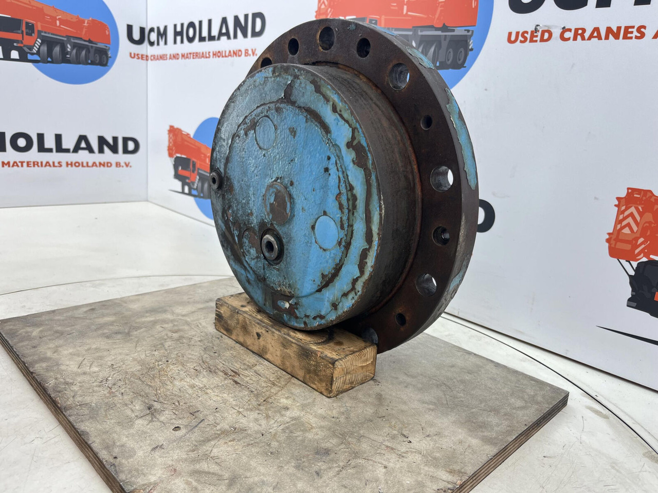 Kessler+Co Kessler Planetary gear 17-24-67-32-3pl-H83-42 - Reduktor pogona za Autodizalica: slika Kessler+Co Kessler Planetary gear 17-24-67-32-3pl-H83-42 - Reduktor pogona za Autodizalica Kessler+Co Kessler Planetary gear 17-24-67-32-3pl-H83-42 - Reduktor pogona za Autodizalica: slika Kessler+Co Kessler Planetary gear 17-24-67-32-3pl-H83-42 - Reduktor pogona za Autodizalica