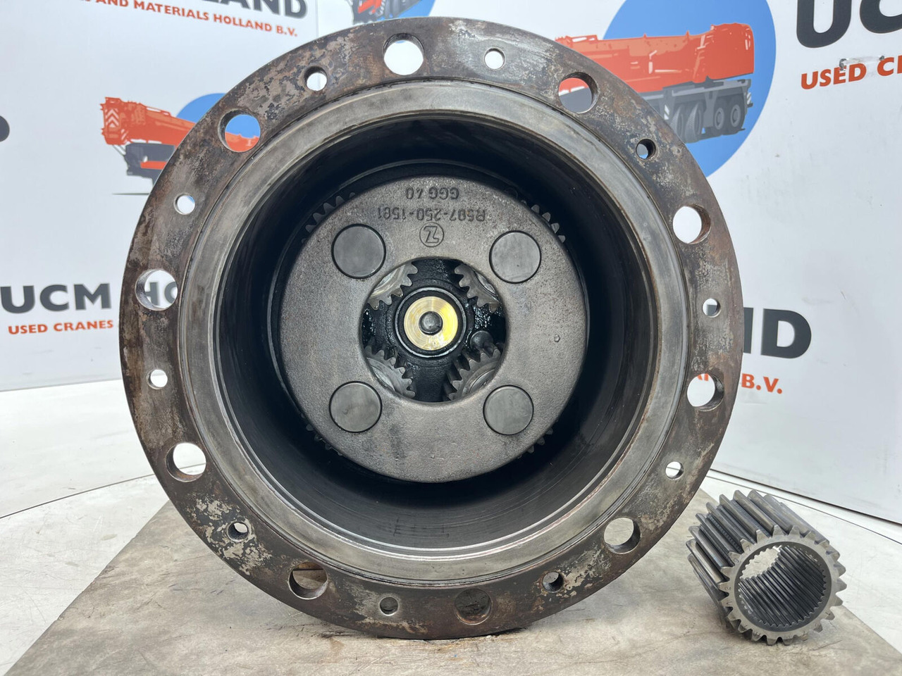 Kessler+Co Kessler planetary gear 22-25-74-40-4pl-H172-46 - Reduktor pogona za Dizalica: slika Kessler+Co Kessler planetary gear 22-25-74-40-4pl-H172-46 - Reduktor pogona za Dizalica Kessler+Co Kessler planetary gear 22-25-74-40-4pl-H172-46 - Reduktor pogona za Dizalica: slika Kessler+Co Kessler planetary gear 22-25-74-40-4pl-H172-46 - Reduktor pogona za Dizalica