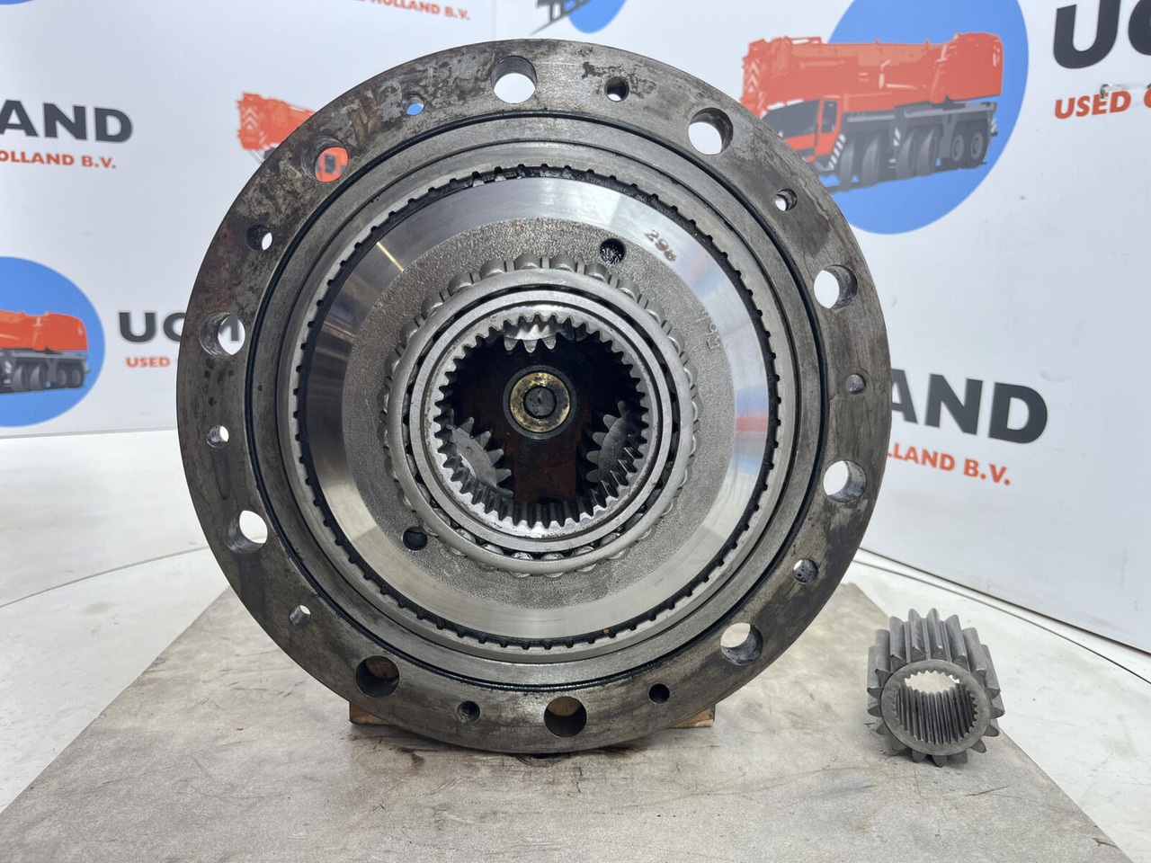 Kessler Planetary gear 17-24-67-32-3pl-H83-42 - Reduktor pogona za Autodizalica: slika Kessler Planetary gear 17-24-67-32-3pl-H83-42 - Reduktor pogona za Autodizalica Kessler Planetary gear 17-24-67-32-3pl-H83-42 - Reduktor pogona za Autodizalica: slika Kessler Planetary gear 17-24-67-32-3pl-H83-42 - Reduktor pogona za Autodizalica