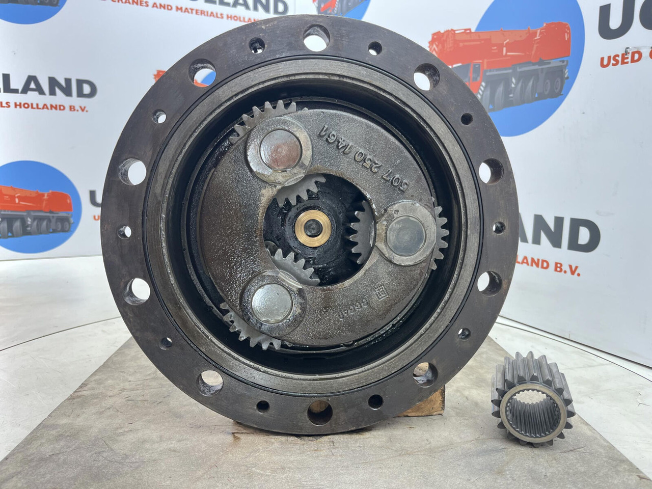 Kessler Planetary gear 17-24-67-32-3pl-H83-42 - Reduktor pogona za Autodizalica: slika Kessler Planetary gear 17-24-67-32-3pl-H83-42 - Reduktor pogona za Autodizalica Kessler Planetary gear 17-24-67-32-3pl-H83-42 - Reduktor pogona za Autodizalica: slika Kessler Planetary gear 17-24-67-32-3pl-H83-42 - Reduktor pogona za Autodizalica