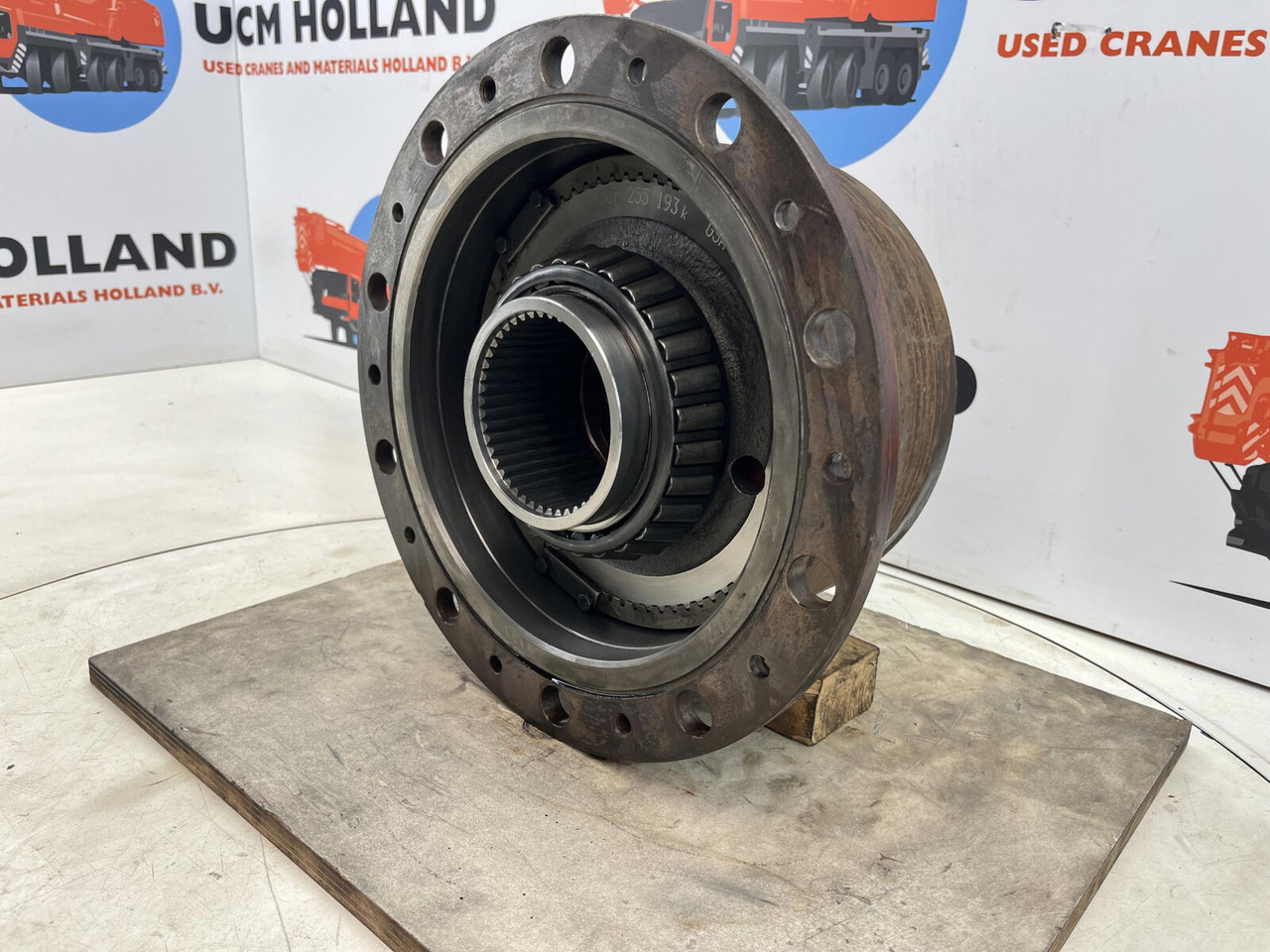 Kessler planetary gear 22-25-74-40-4pl-H177-46 - Reduktor pogona za Autodizalica: slika Kessler planetary gear 22-25-74-40-4pl-H177-46 - Reduktor pogona za Autodizalica Kessler planetary gear 22-25-74-40-4pl-H177-46 - Reduktor pogona za Autodizalica: slika Kessler planetary gear 22-25-74-40-4pl-H177-46 - Reduktor pogona za Autodizalica