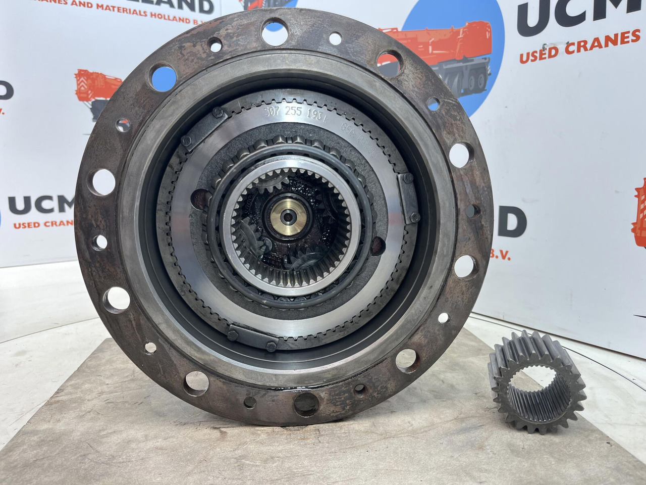 Kessler planetary gear 22-25-74-40-4pl-H177-46 - Reduktor pogona za Autodizalica: slika Kessler planetary gear 22-25-74-40-4pl-H177-46 - Reduktor pogona za Autodizalica Kessler planetary gear 22-25-74-40-4pl-H177-46 - Reduktor pogona za Autodizalica: slika Kessler planetary gear 22-25-74-40-4pl-H177-46 - Reduktor pogona za Autodizalica