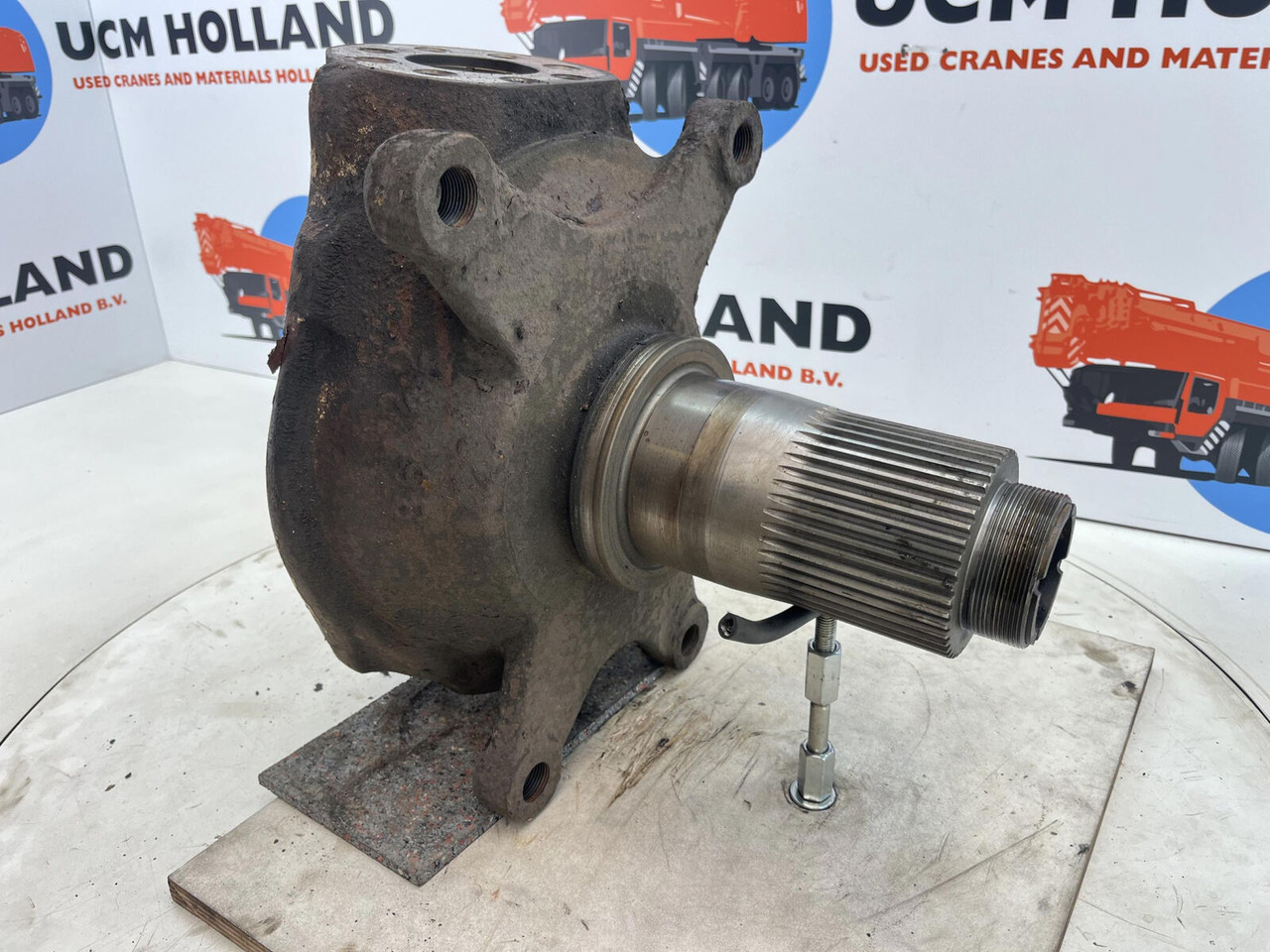 Krupp 70 GMT Steering knuckle axle 1 - Rukavac kotača za Autodizalica: slika Krupp 70 GMT Steering knuckle axle 1 - Rukavac kotača za Autodizalica Krupp 70 GMT Steering knuckle axle 1 - Rukavac kotača za Autodizalica: slika Krupp 70 GMT Steering knuckle axle 1 - Rukavac kotača za Autodizalica