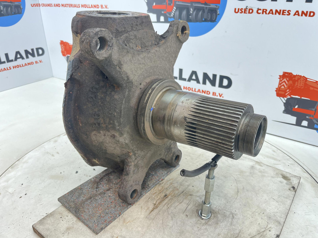 Krupp 70 GMT Steering knuckle axle 1 - Rukavac kotača za Autodizalica: slika Krupp 70 GMT Steering knuckle axle 1 - Rukavac kotača za Autodizalica Krupp 70 GMT Steering knuckle axle 1 - Rukavac kotača za Autodizalica: slika Krupp 70 GMT Steering knuckle axle 1 - Rukavac kotača za Autodizalica