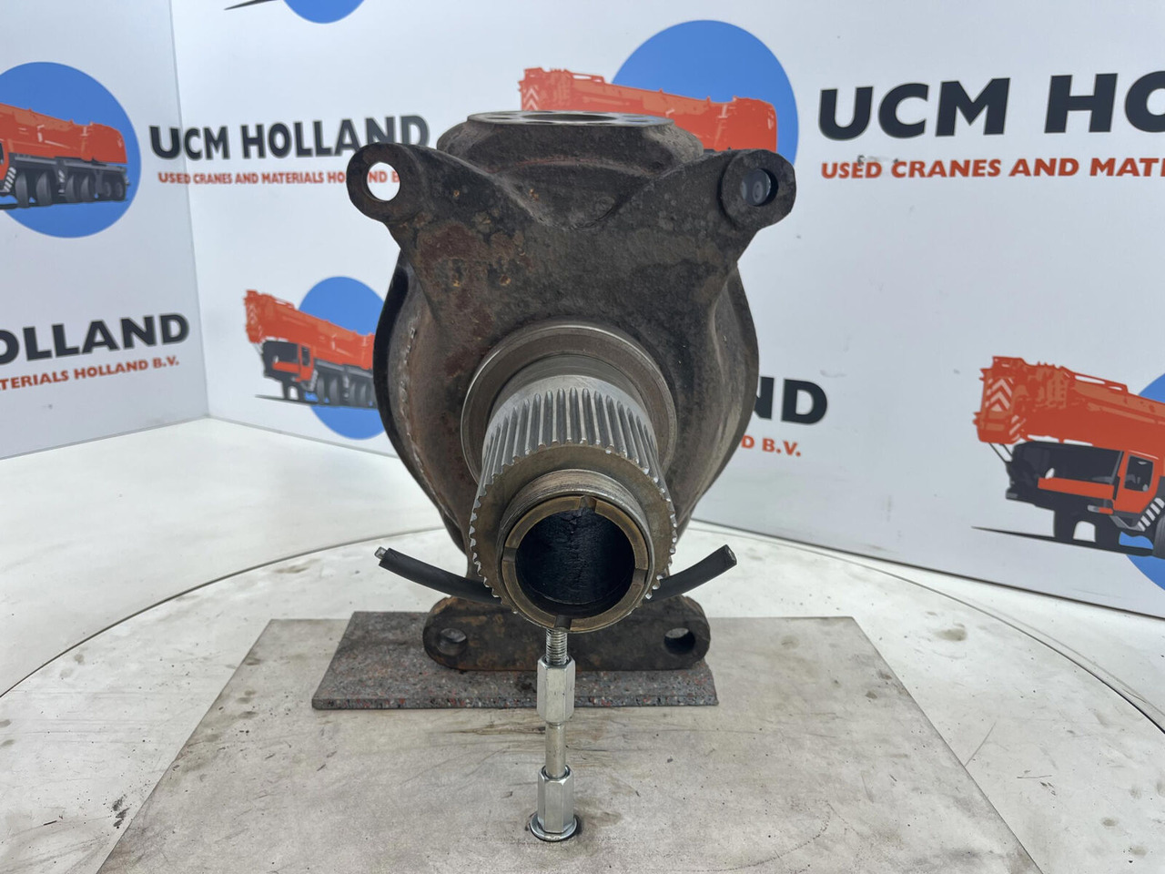 Krupp 70 GMT Steering knuckle axle 2 - Rukavac kotača za Autodizalica: slika Krupp 70 GMT Steering knuckle axle 2 - Rukavac kotača za Autodizalica Krupp 70 GMT Steering knuckle axle 2 - Rukavac kotača za Autodizalica: slika Krupp 70 GMT Steering knuckle axle 2 - Rukavac kotača za Autodizalica