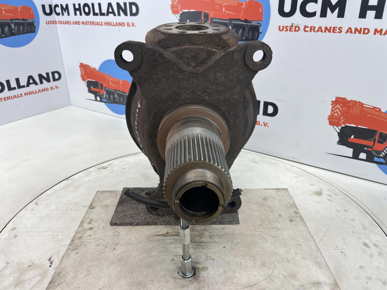Krupp 70 GMT Steering knuckle axle 2 - Rukavac kotača za Autodizalica: slika Krupp 70 GMT Steering knuckle axle 2 - Rukavac kotača za Autodizalica Krupp 70 GMT Steering knuckle axle 2 - Rukavac kotača za Autodizalica: slika Krupp 70 GMT Steering knuckle axle 2 - Rukavac kotača za Autodizalica