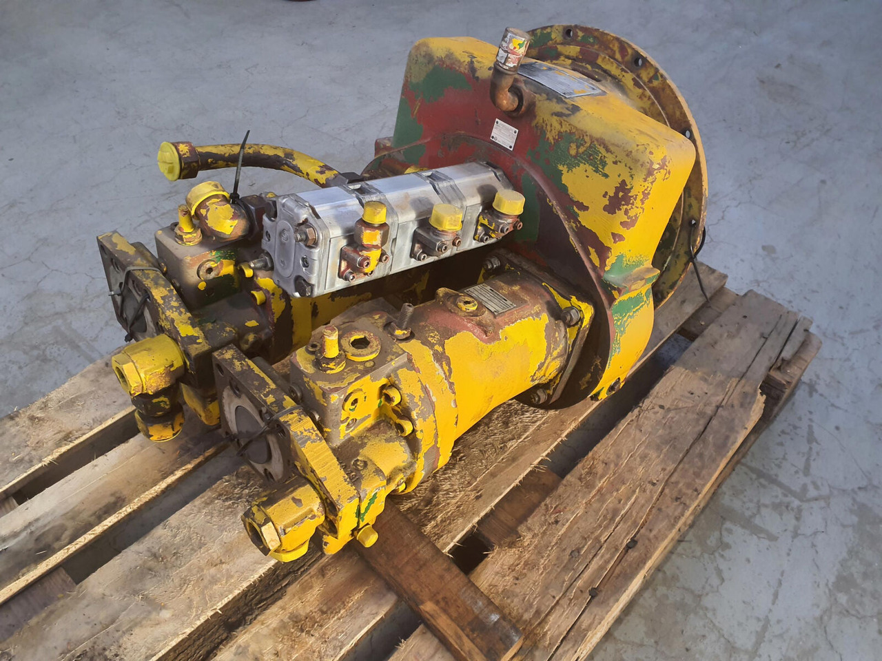 Krupp 70 GMT distributor gear box with pump set - Hidraulična pumpa za Autodizalica: slika Krupp 70 GMT distributor gear box with pump set - Hidraulična pumpa za Autodizalica Krupp 70 GMT distributor gear box with pump set - Hidraulična pumpa za Autodizalica: slika Krupp 70 GMT distributor gear box with pump set - Hidraulična pumpa za Autodizalica