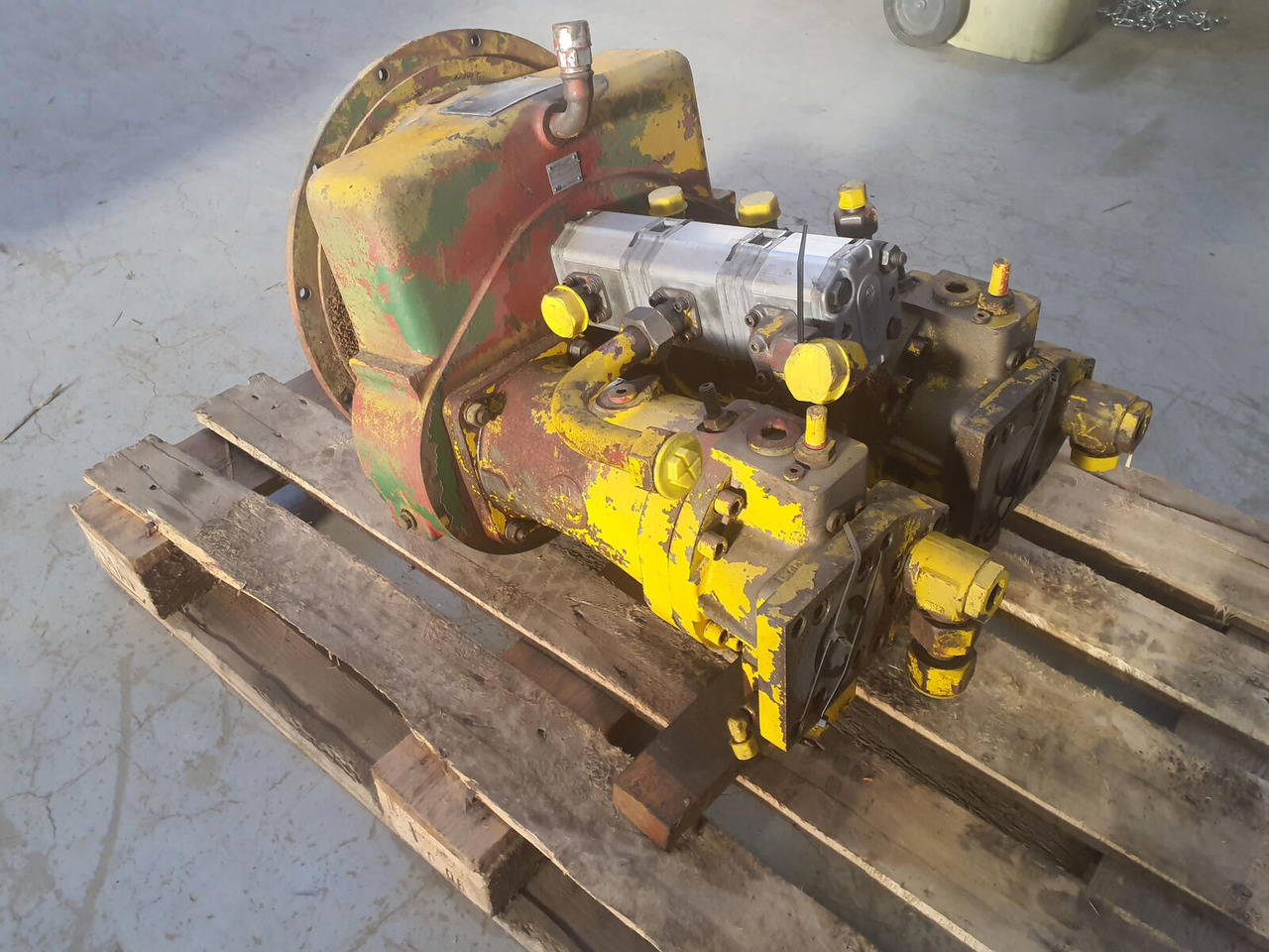 Krupp 70 GMT distributor gear box with pump set - Hidraulična pumpa za Autodizalica: slika Krupp 70 GMT distributor gear box with pump set - Hidraulična pumpa za Autodizalica Krupp 70 GMT distributor gear box with pump set - Hidraulična pumpa za Autodizalica: slika Krupp 70 GMT distributor gear box with pump set - Hidraulična pumpa za Autodizalica