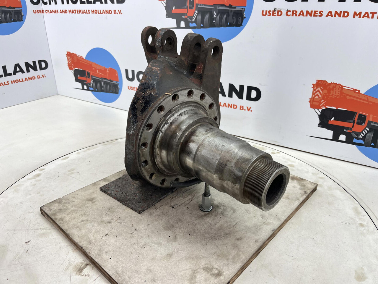 Krupp KMK 3045 Steering knuckle 16 holes - Rukavac kotača za Autodizalica: slika Krupp KMK 3045 Steering knuckle 16 holes - Rukavac kotača za Autodizalica Krupp KMK 3045 Steering knuckle 16 holes - Rukavac kotača za Autodizalica: slika Krupp KMK 3045 Steering knuckle 16 holes - Rukavac kotača za Autodizalica